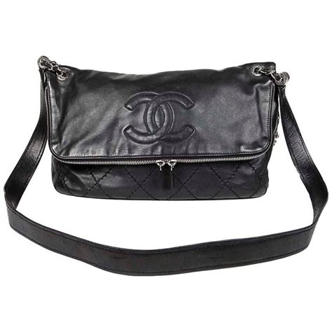 chanel black messenger handbag